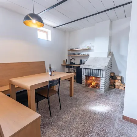 Ve Vinici Apartment